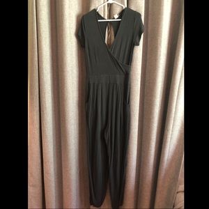 *Never worn* Jumpsuit WITH POCKETS